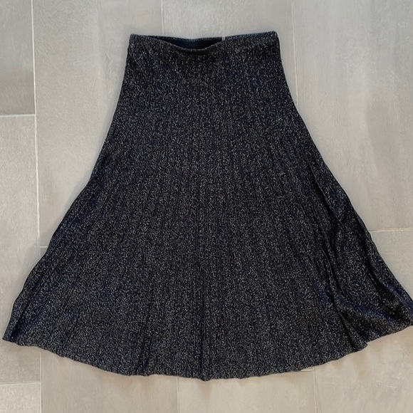 Nic & Zoe pleated knit black midi skirt, waist 26” - Picture 4 of 17